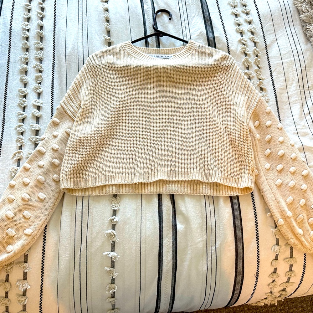 Cream Medium Sweater with Balloon Sleeves